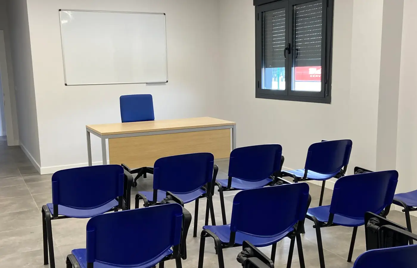 Img instalacion mobiliario sala de formacion 5